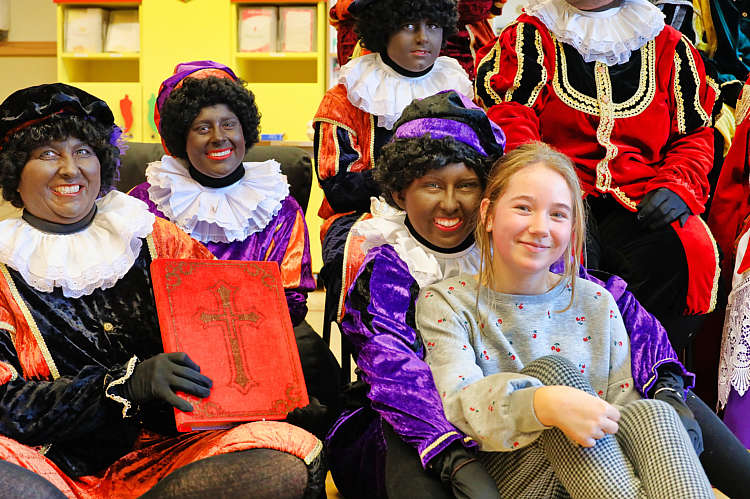 Aankomst van de Sint en zijn Zwarte Pieten in Waarder_120